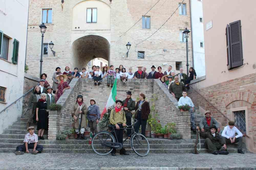 1945: piovono caramelle - MArCHESTORIE