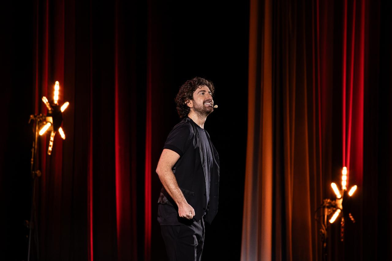Alessandro Siani in "Fake News"