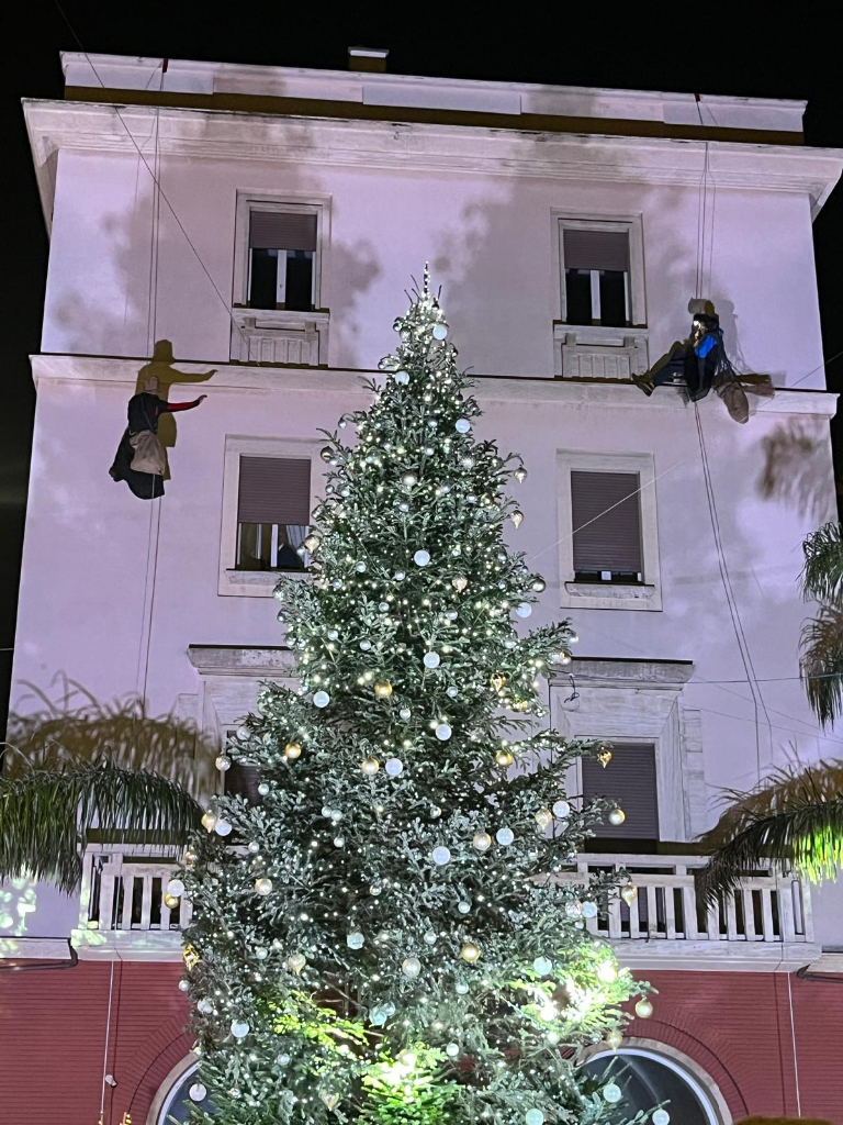 Befane acrobatiche in piazza Matteotti