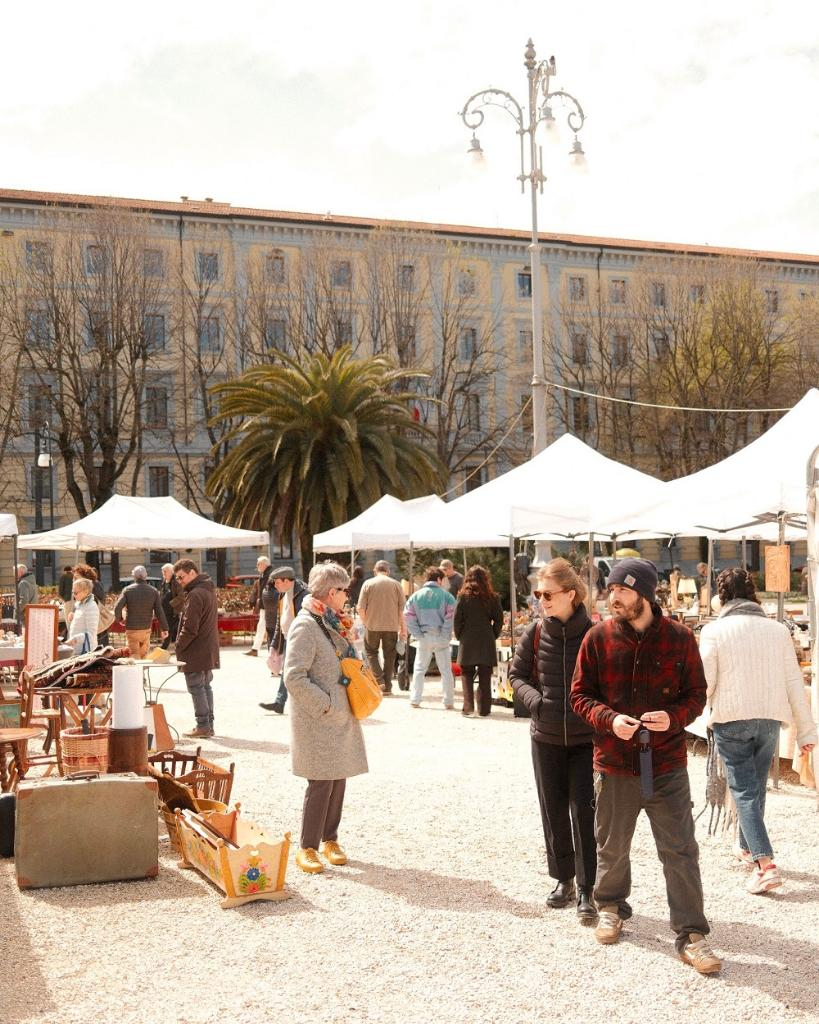 Mercatino Curiosando di Ancona, vintage e artigianato