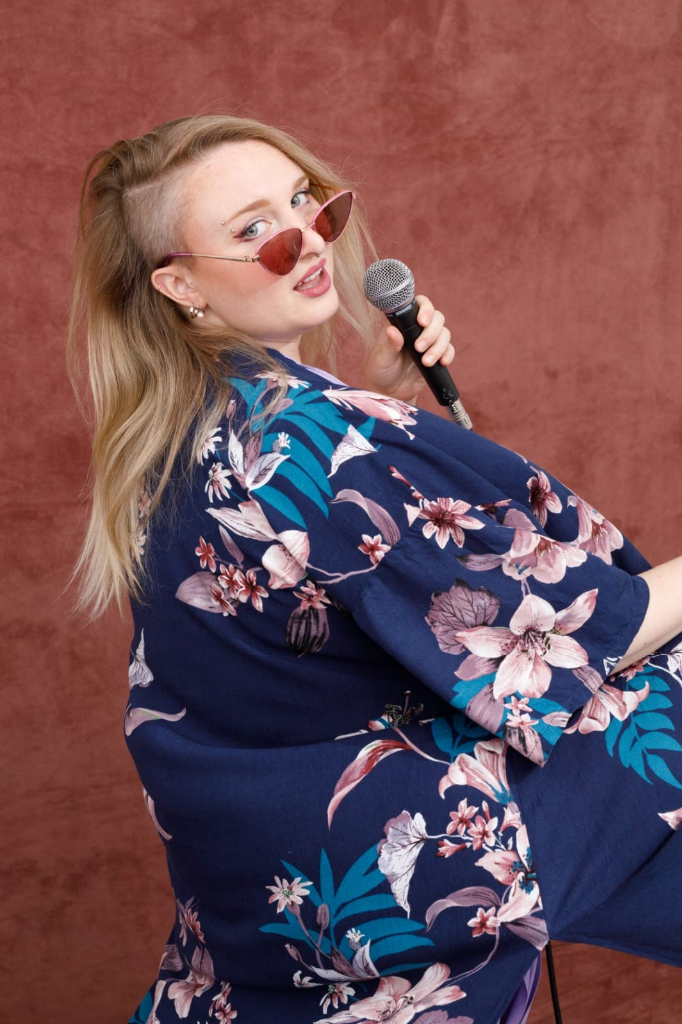 Monologo di donna con pecorino