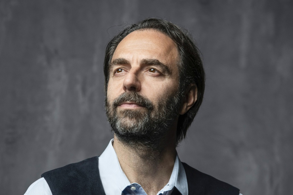 Neri Marcorè, "Zamora"